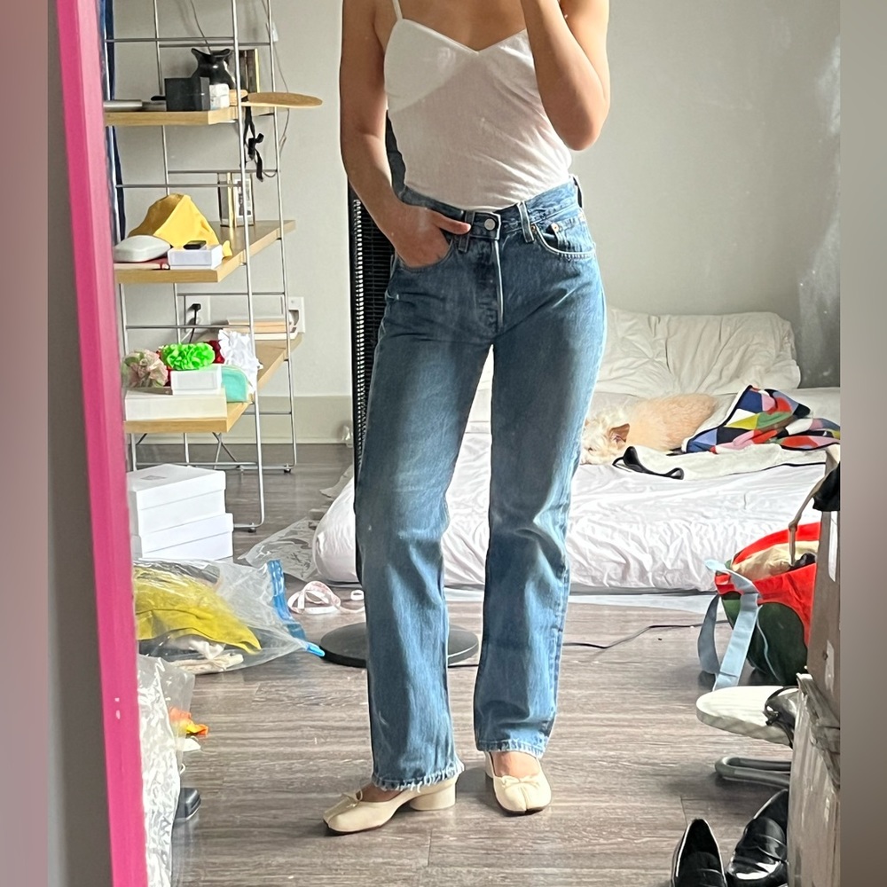 SOLDVintage Levi’s 501 medium wash tag w26l30